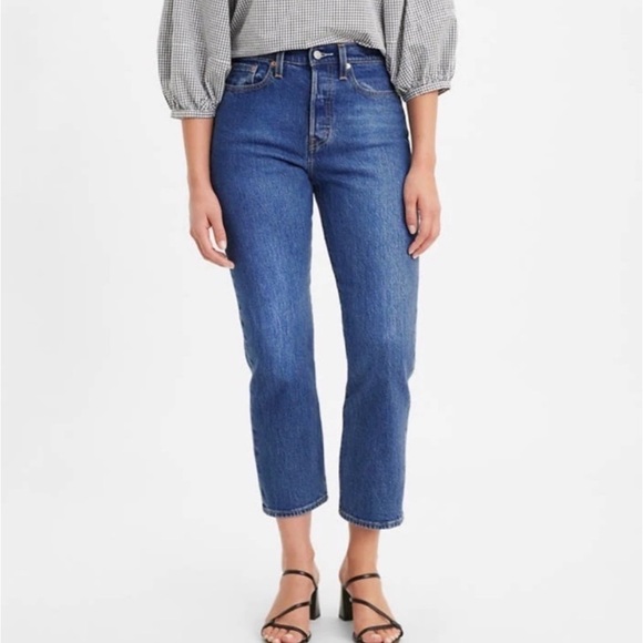 Levi’s Wedgie Straight Jeans High Waisted Button Fly Size 28 Women’s Medium Wash